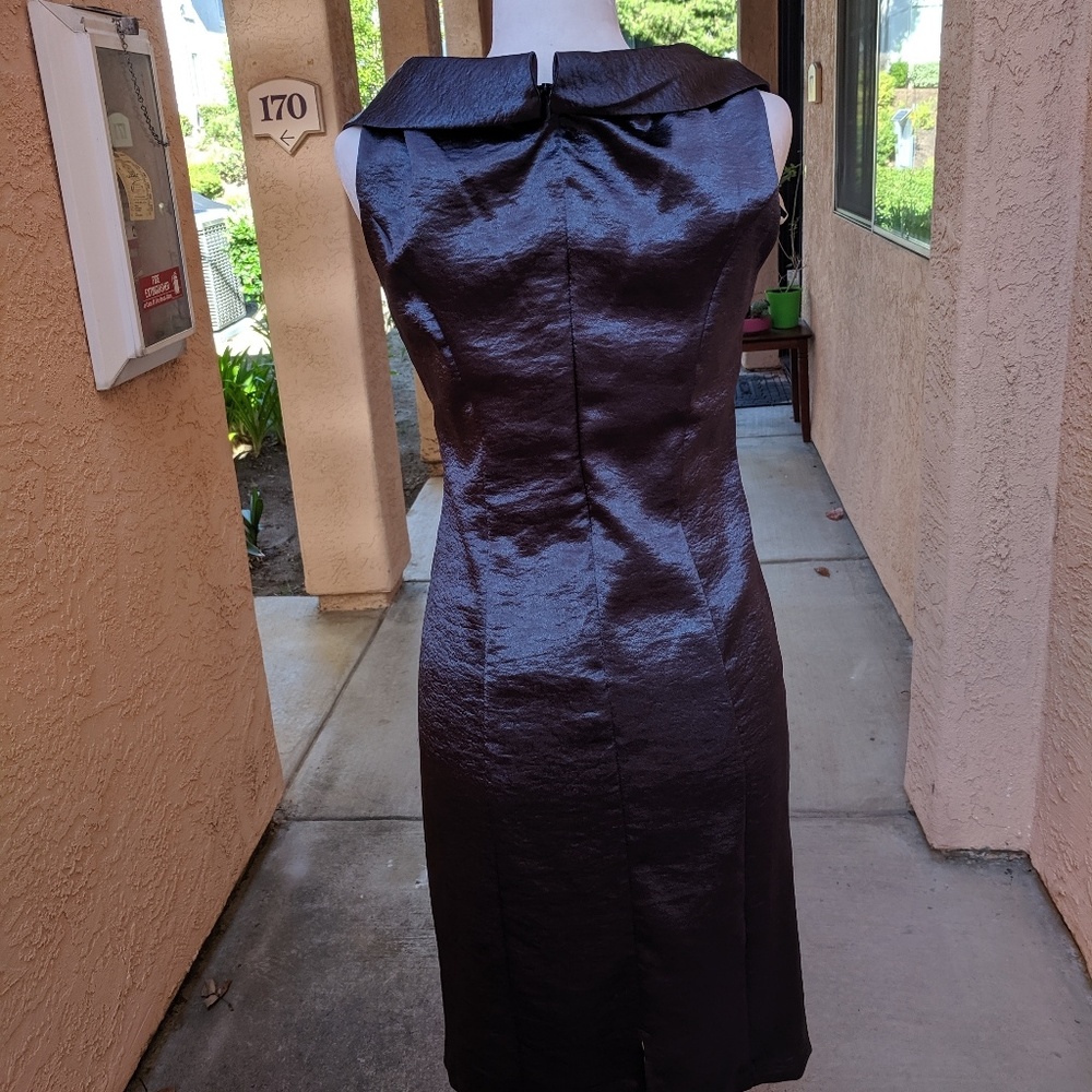 Satin cocktail dress ruched and collar details - Picture 2 of 7